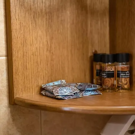 ξένη Karpenísion