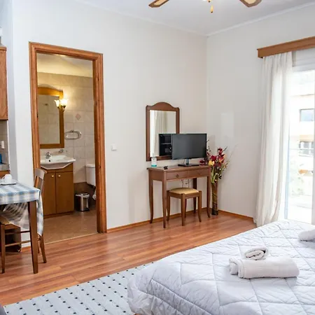 ξένη Gæstehus Karpenísion